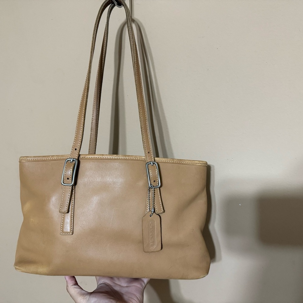 Vintage tan coach shoulder bag